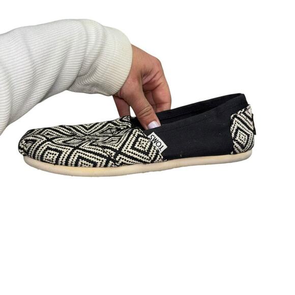 Tom’s Geometric Black White Diamond Slip On Flats Womens 5 Comfort Casual Hippie - Picture 8 of 10